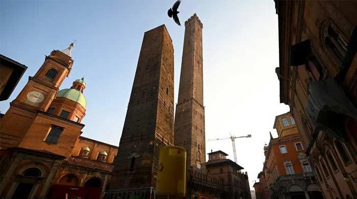 La Torre Pendente alta 148 piedi in Italia sta per crollare, e non è a Pisa
