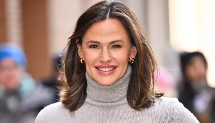 Photo: Jennifer Garner spills the beans on who she is ‘interested in