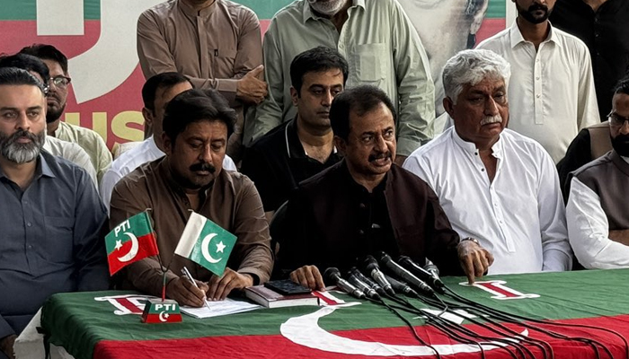 PTI leader Haleem Adil Sheikh (centre) is addressing the press conference in Karachi on March 31, 2024. — X/PTIKarachi_