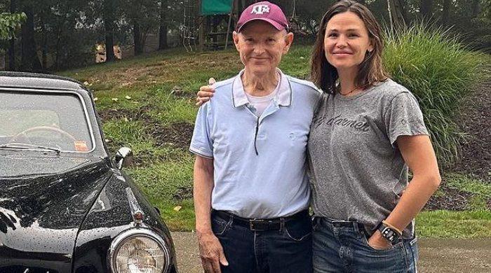 Jennifer Garner we wzruszającym hołdzie ogłasza śmierć swojego ojca, Williama Garnera