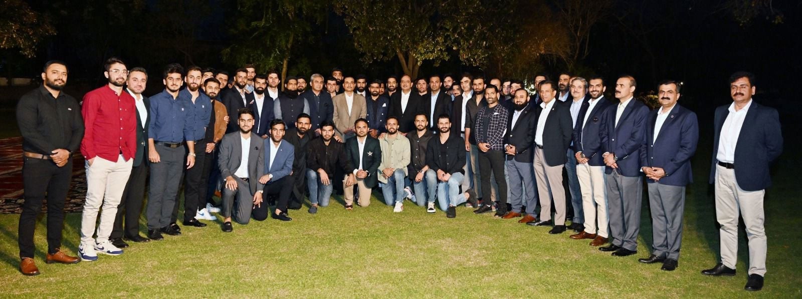Pakistan cricket team platers with the COAS General Asim Munir. — ISPR