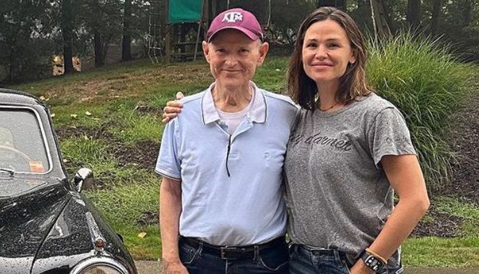 Jennifer Garner shares heartfelt poem following fathers death