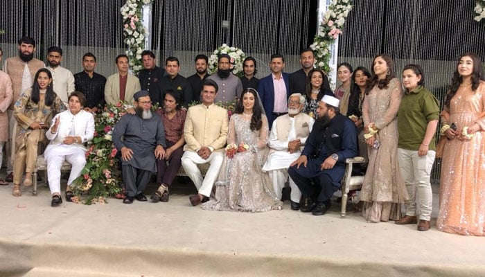 Commentator Ali Younis Married Cricketer Aliya Riaz