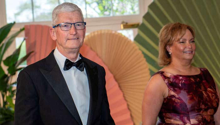 Apple CEO Tim Cook among guests at White House state dinner for Japanese PM. 0151 Reuters/File