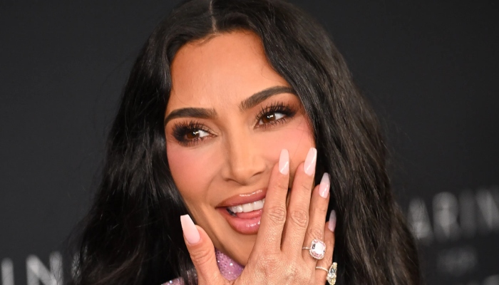 Photo: ‘Supportive’ Kim Kardashian helps struggling friend