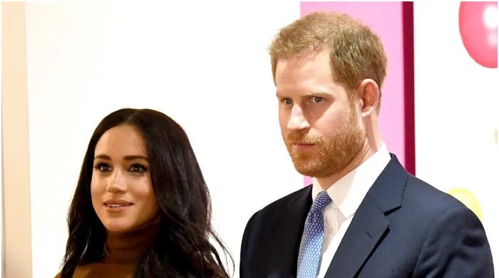 Meghan Markle demonstruje pozycję „kontrolną” i dystansuje kobietę od Harry'ego