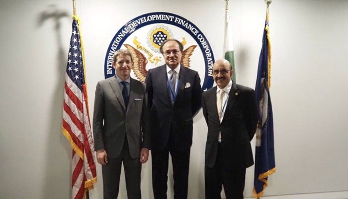 Finance Minister Muhammad Aurangzeb (left) meeting USIDFC chief Scott Nathan alongside Pakistan Ambassador Masood Khan.  — X/@DFC_CEO