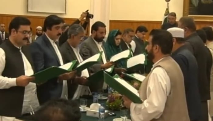 The 14-member Balochistan cabinet is being sworn in by Balochistan Governor Abdul Wali Kakar at the Governor House in Quetta on April 19, 2024. —Screengrab/Geo News