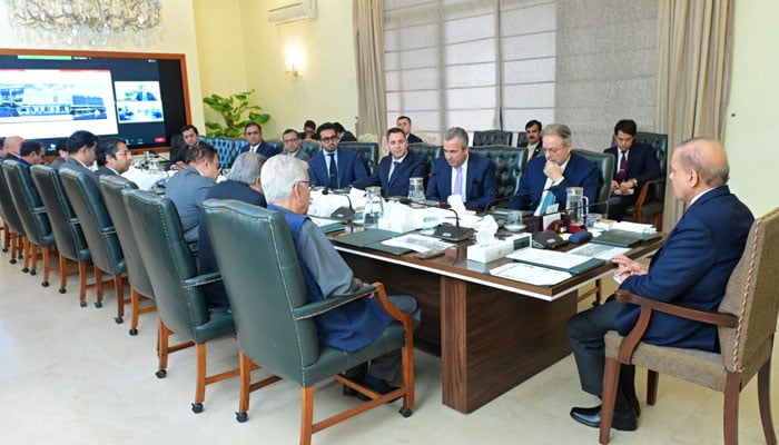 A delegation of Turkish investors calls on Prime Minister Shehbaz Sharif in Islamabad on April 19, 2024. — APP