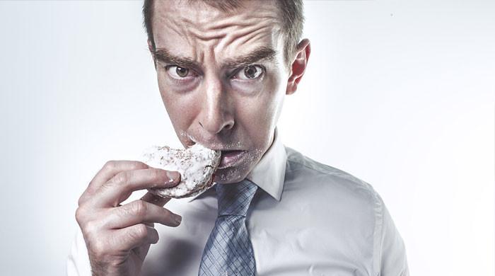 8 shocking everyday habits that secretly slow metabolism without warning