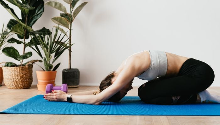 6 simple yoga poses to reduce pain