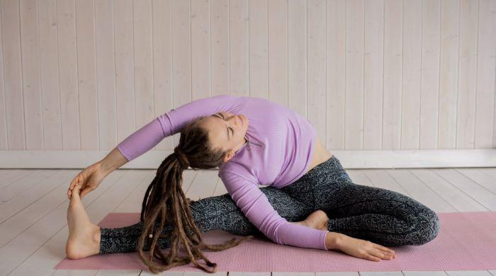 6 simple yoga poses to reduce pain
