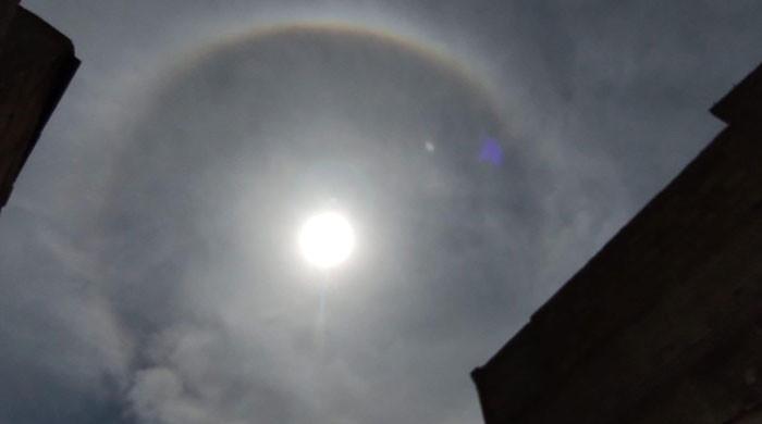 Karachiites witness mesmerising halo around sun  