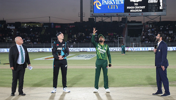 Pakistan skipper Babar Azam and New Zealand captain Michael Bracewell during the toss for third T20I match at Pindi Cricket Stadium on April 21, 2024. — PCB