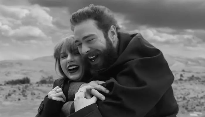 Taylor Swift floors Post Malone with Fortnight experience