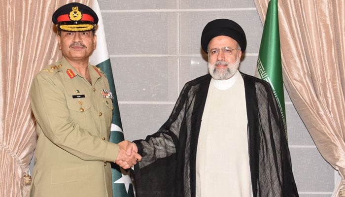 Chief of Army Staff (COAS) General Syed Asim Munir meetsIranian President Ebrahim Raisi. — ISPR