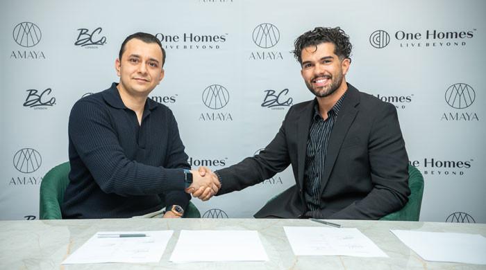 One Homes Signs World Famous 