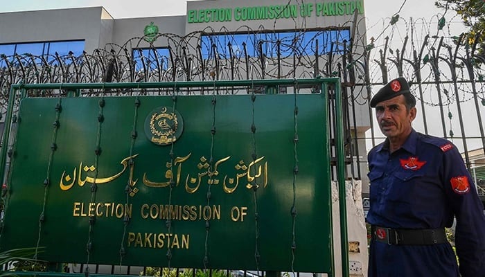 A security personnel stands guard outside Election Commission of Pakistan (ECP) building in Islamabad. — APP/File
