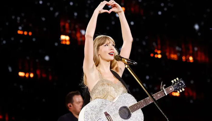 Taylor Swift shows off friendship bracelets gifted by fans