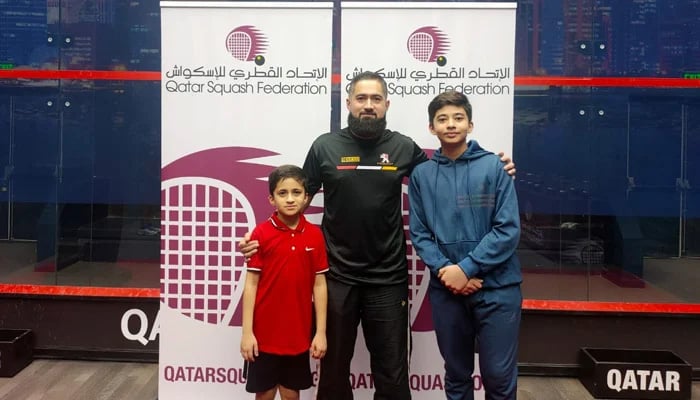 Mansoor Zaman (C) with Rayyan Zaman (L) and Abdullah Zaman. - Geo Super