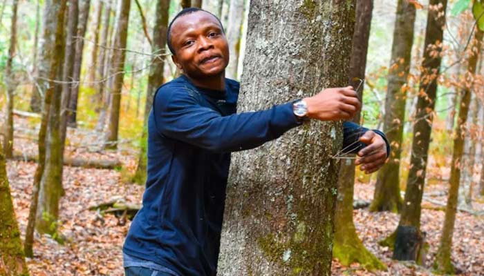 Environment enthusiastsmashes previous record of 700 trees hugged. — Instagram/guinnessworldrecords