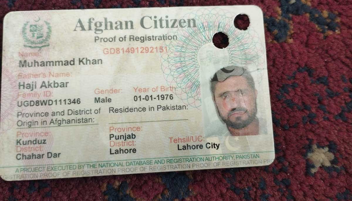 49 سالہ محمد خان اس وقت افغانستان سے پاکستان آئے تھے جب وہ نابالغ تھے۔  اوپر حکومت پاکستان کی طرف سے اسے جاری کردہ PoR ہے۔  - جیو نیوز