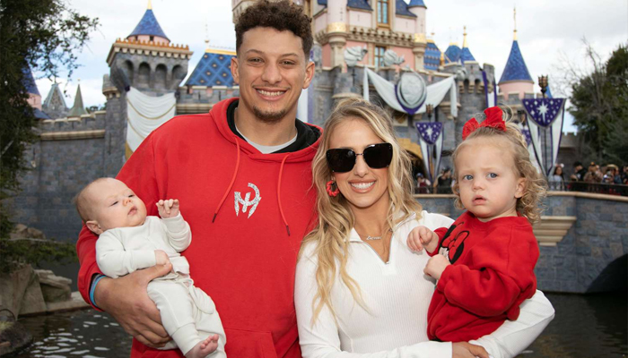 Patrick Mahomes and family enjoy at golf course charity event