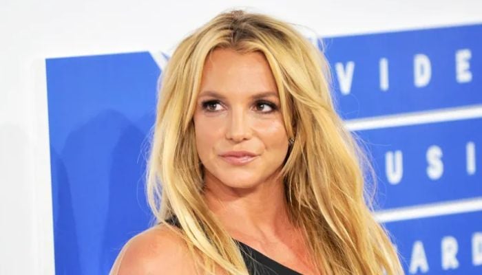 Britney Spears' barefoot, distress incident ignites mental health worries