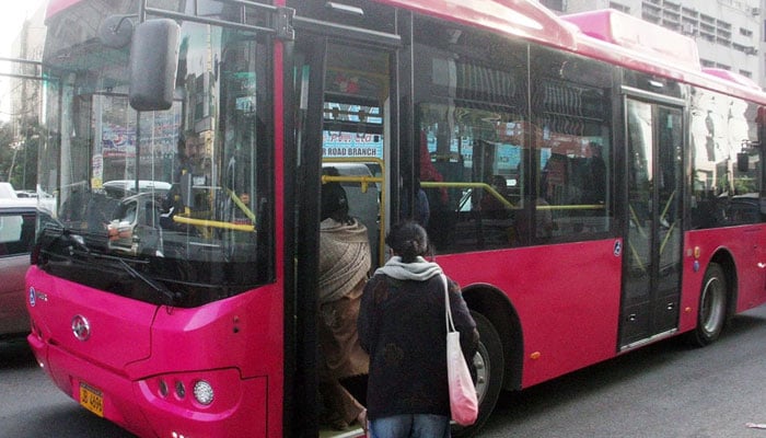 Free bus service for female students, teachers in Islamabad from June 15