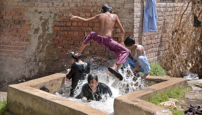 Mercury likely to hit 37°C in Karachi today