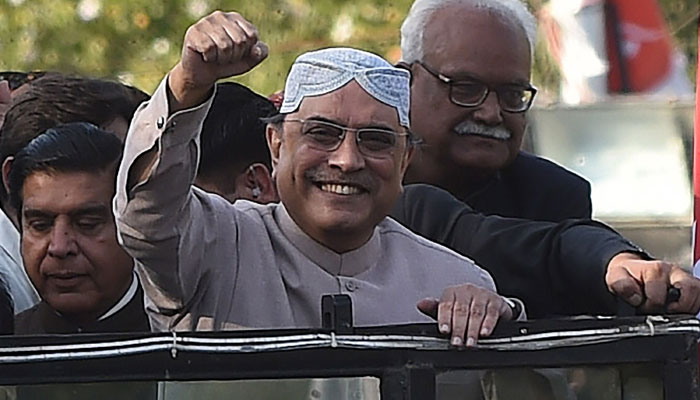 After clean chit to Nawaz, President Zardari gets 'immunity' in Toshakhana vehicle case