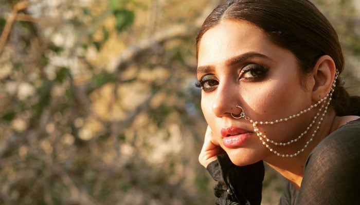 Mahira Khan wants her nose pierced but her mother advises otherwise