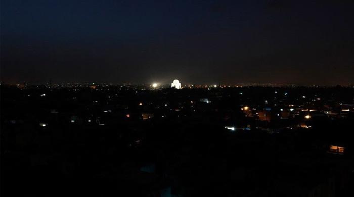 Karachiites face '12-hour power outages' amid scorching heat