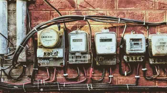 The macroeconomics of electricity tariffs