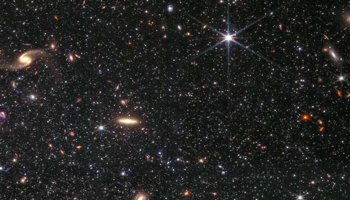 Why some stars die without supernova explosion