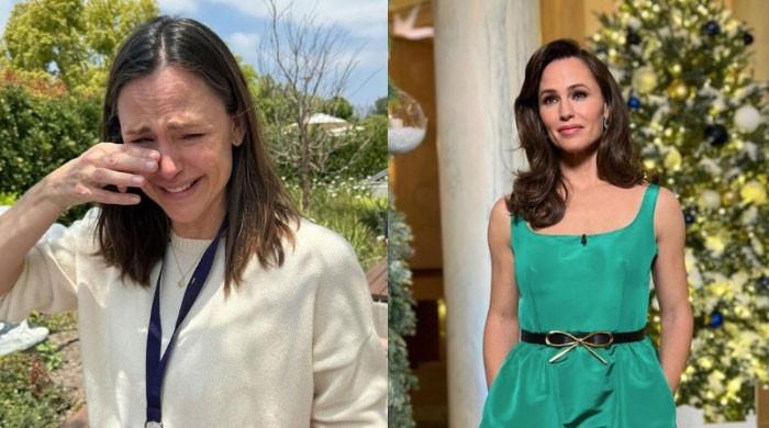 Jennifer Garner gets emotional as daughter graduates high school