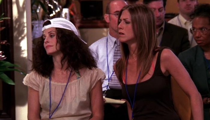 Courteney Cox recreates hilarious Friends scene