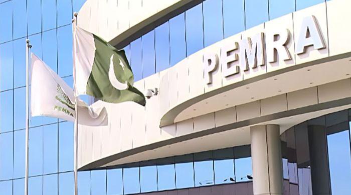 IHC, LHC issue notices to Pemra on court reporting ban