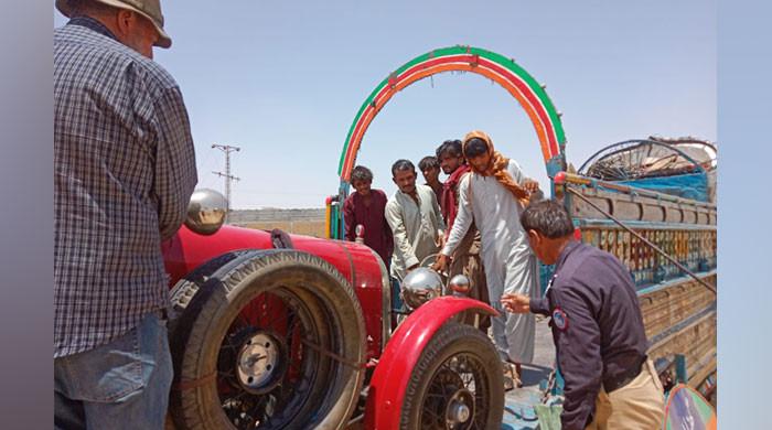 WATCH: Australian couple abandons journey on 102-year-old car due to scorching Jacobabad heat