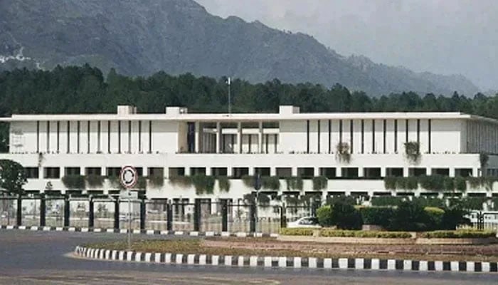 PM Shehbaz okays amendment to MP scale policy