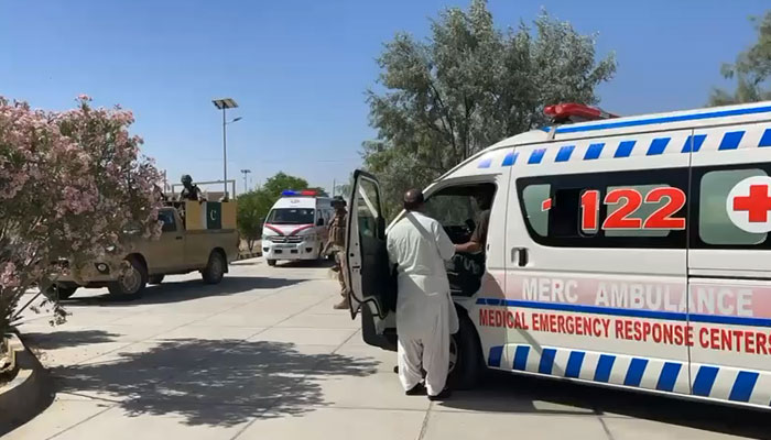 28 dead after bus overturns in Balochistans Washuk