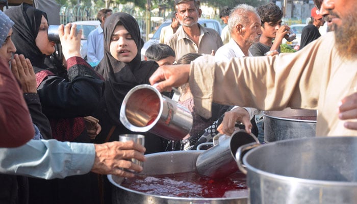 Karachi feels like temperature reaches 45°C amid heatwave