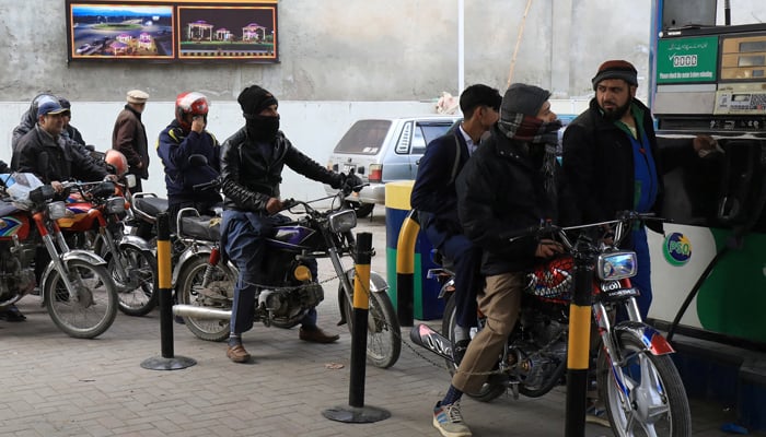 Petrol price likely to reduce by Rs5 per litre in upcoming review