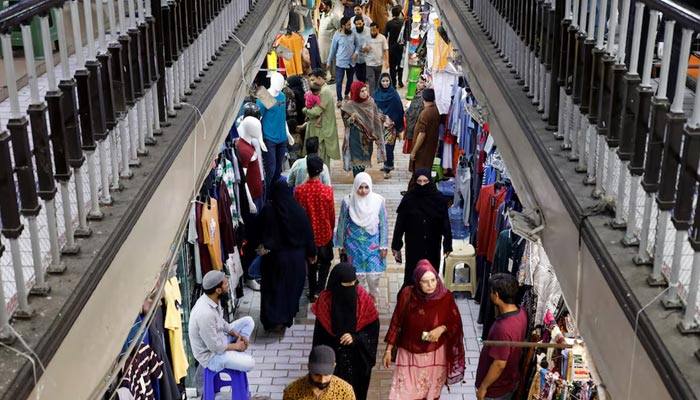 Economy to gain momentum as signs of moderate recovery evident: finance ministry