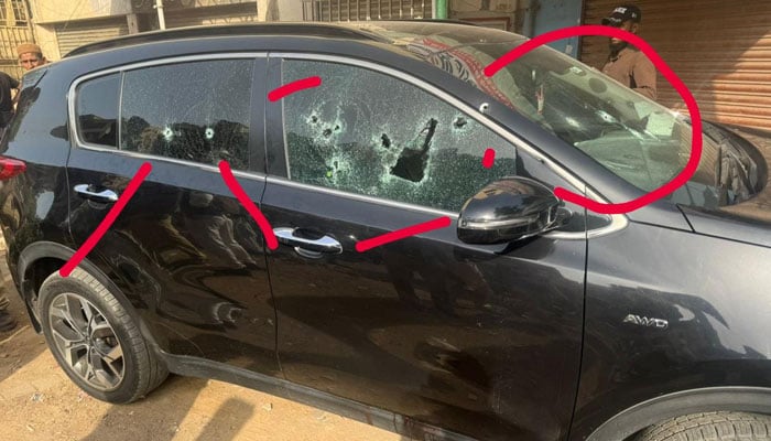 Two brothers killed, two injured after unidentified gunmen target car at Karachis Guru Mandir