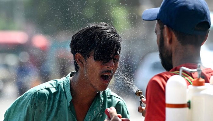 Karachi to remain extremely hot, humid in next 24 hours