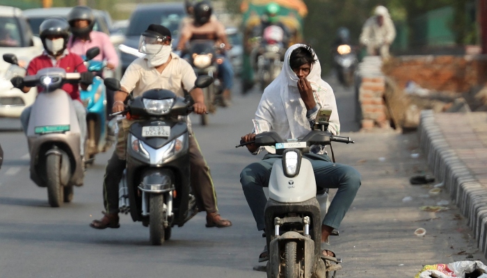 74 dead as heatwave takes heavy toll on India