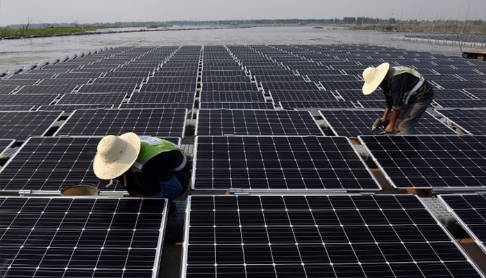 Worlds biggest solar farm comes online in Chinas Xinjiang