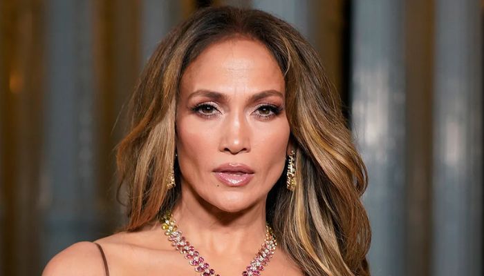 Jennifer Lopez opts for economy class amid Ben Affleck divorce rumours