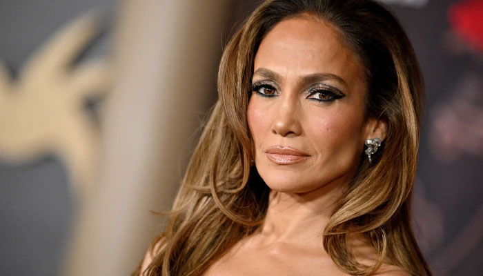 Jennifer Lopez uses dirty tricks amid marriage drama?